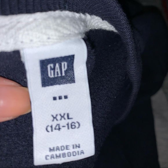 GAP crewneck - Picture 2 of 4